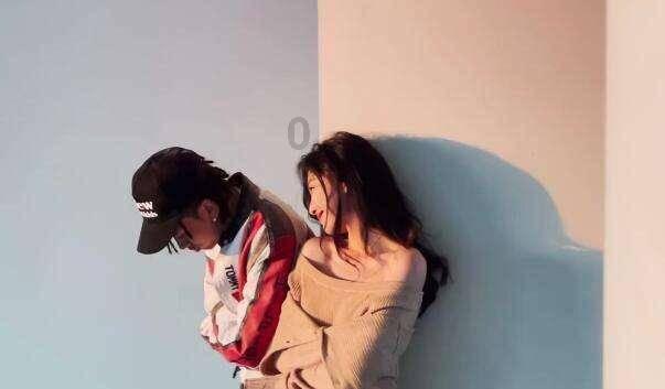 逃离残破的船只